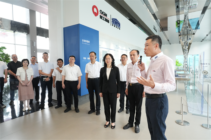 Vali Yardımcısı Jiang Erxiong, Quanzhou'nun akıllı bir üretim şehri oluşturmasına yardımcı olmak için Quangong Machinery Co., Ltd'yi araştırmaya bir ekibe yol açtı