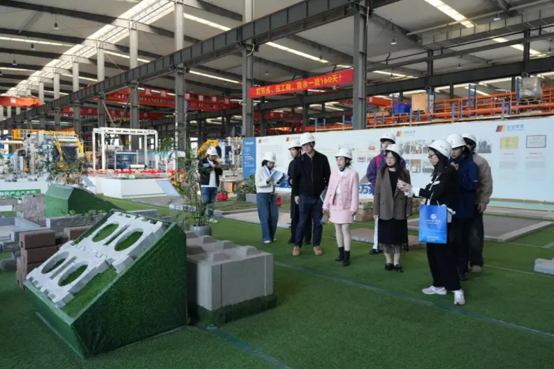 Yurt dışı gelişim ihtiyaçlarına odaklanan Quangong Machinery Co., Ltd., uluslararası odaklı yetenekleri yetiştirmek için Fuzhou Yabancı Çalışmalar ve Ticaret Üniversitesi ile işbirliği yapıyor.