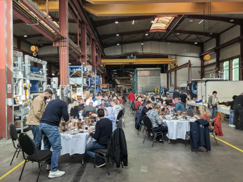 Çin güvecinin kokusu Almanya'ya ulaşıyor! Quangong Machinery Co., Ltd.'nin bağlı kuruluşu Zenit, projenin başarısını kutluyor.