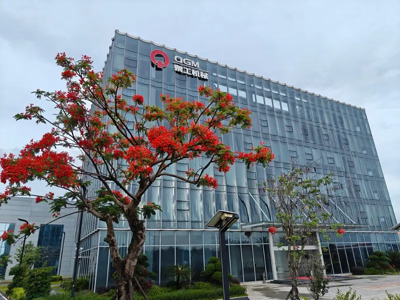 QGM Geçirgen Tuğla Makinesi – Sünger Şehir İnşaatı için Akıllı Tuğla İmalatı